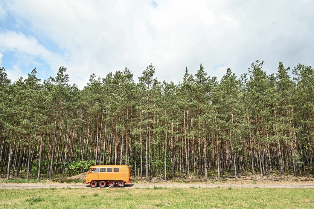 Volkswagen Transporter T1 Half-track Fox