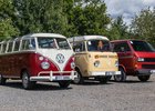 Prahou projede spanilá jízda VW Transporterů, včetně historických kusů