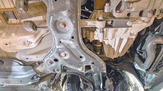 Co se týče podvozku, byl náš testovaný up! v dobré kondici. Nic neklepalo ani nebouchalo, koroze na nápravách sice přítomna je, jde ale pouze o kosmetickou záležitost. Nezapomeňte na pravidelný servis bubnových brzd. Co se týče podvozku, byl náš testovaný up! v dobré kondici. Nic neklepalo ani nebouchalo, koroze na nápravách sice přítomna je, jde ale pouze o kosmetickou záležitost. Nezapomeňte na pravidelný servis bubnových brzd.