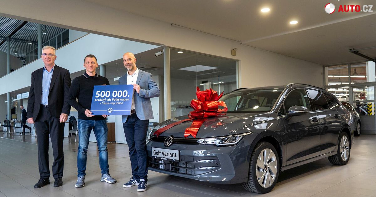 Prodal Volkswagen v Česku prodal přes 500.000 aut. Jubilantem se stala legenda ...