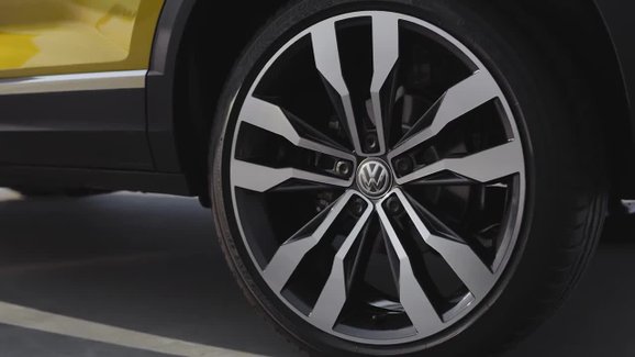VW T-Roc nechává nahlédnout do svého interiéru. Bude hodně výrazný