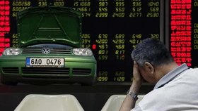 Poté, co USA obvinily automobilku z falšování údajů o emisích, se prudce propadla hodnota firmy.