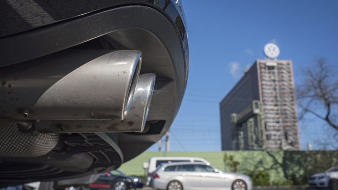 V Evropě se podvod s emisemi u vozů z koncernu Volkswagen týká osmi milionů naftových motorů.