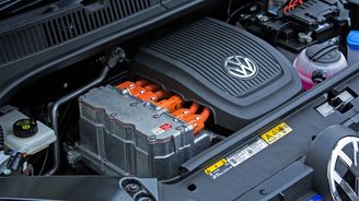 Volkswagen pobízí výrobce baterií k větší aktivitě, investuje do nich desítky miliard eur