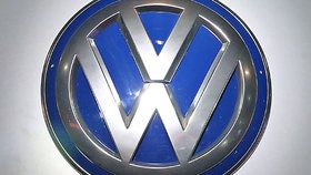 Volkswagen v rekordní ztrátě: Vedení si přikleplo rekordní odměny.