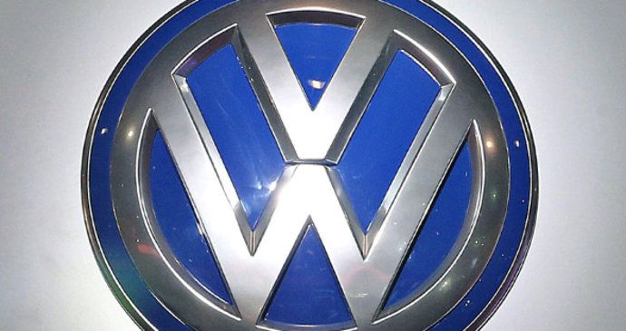 Volkswagen v rekordní ztrátě: Vedení si přikleplo rekordní odměny.