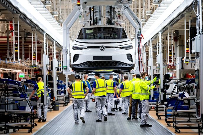 Továrna Volkswagenu v Dolním Sasku. Továrna Volkswagenu v Dolním Sasku.