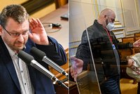 Odmítači roušek dostali ke sněmovní lavici plexisklo. Volný: Děkuji za billboard