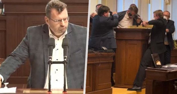 Poslance Volného vyvedli ze sněmovního sálu. Mlčel, nechtěl se hnout a pak vytrhl mikrofon