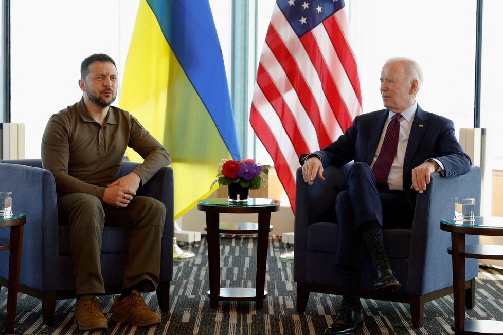 Summit G7: Ukrajinský prezident Volodymyr Zelenskyj a americký prezident Joe Biden (21. 5. 2023)