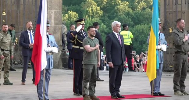 VIDEO Zelenskyj na Pražském hradě vyslechl potlesk i hymny: Takhle ho vítal Pavel!