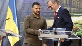 Ukrajinský prezident Volodymyr Zelenskyj a premiér Petr Fiala na tiskové konferenci (7. 7. 2023)