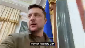 Ukrajinský prezident Volodymyr Zelenskyj v pondělí večer natočil video jako důkaz, že se nachází v prezidentském paláci v Kyjevě, že se neschovává:  Ukrajina se nevzdá, po nepříteli nebude ani památky.(8.3.2022)