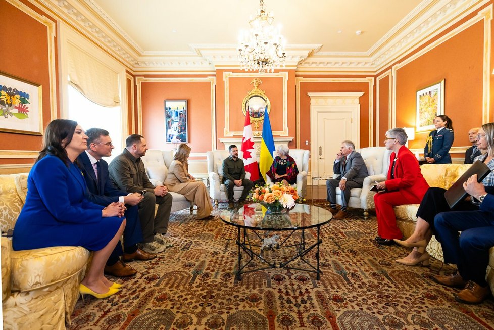 Volodymyr Zelenskyj s manželkou a týmem u generální guvernérky Kanady Mary Simonové (22. 9. 2023).