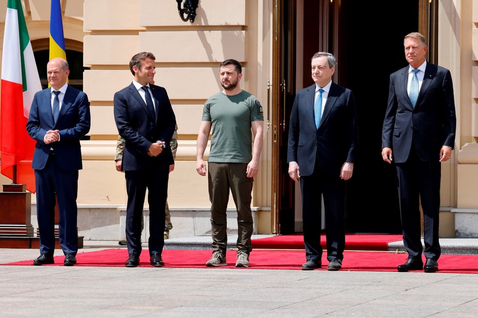 Ukrajinský prezident Volodymyr Zelenskyj se setkal s francouzským prezidentem Emmanuelem Macronem, německým kancléřem Olafem Scholzem a italským premiérem Mariem Draghim (16.6.2022)