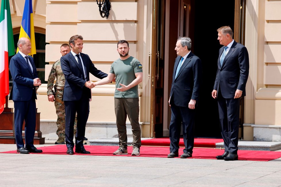 Ukrajinský prezident Volodymyr Zelenskyj se setkal s francouzským prezidentem Emmanuelem Macronem, německým kancléřem Olafem Scholzem a italským premiérem Mariem Draghim (16.6.2022)