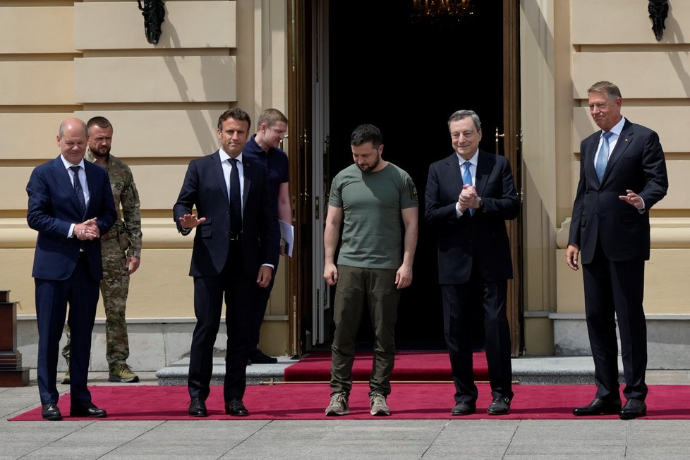 Ukrajinský prezident Volodymyr Zelenskyj se setkal s francouzským prezidentem Emmanuelem Macronem, německým kancléřem Olafem Scholzem a italským premiérem Mariem Draghim (16.6.2022)