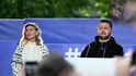 Ukrajinský prezidentský pár sleduje koncert pro Ukrajinu pořádaný na okraj summitu NATO