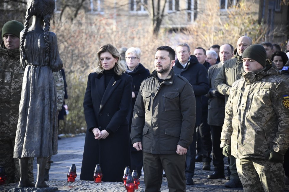 Ukrajinský prezident Volodymyr Zelenskyj a jeho žena Olena uctili památku oběti hladomoru (25.11.2023)