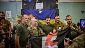 Volodymyr Zelenskyj v Doněcké oblasti navštívil vojáky na frontové linii (14.8.2023)