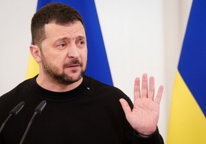 Ukrajinský prezident Volodymyr Zelenskyj hovoří na společné tiskové konferenci s lotyšským prezidentem Edgarsem Rinkevicsem v lotyšské Rize (11.1.2024)