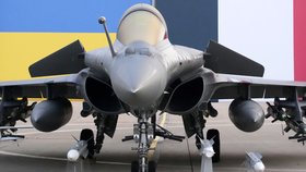 Zelenskyj vyrazil do Francie, Ukrajina chce koupit bojové letouny Rafale (17.11.2025)