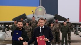 Zelenskyj vyrazil do Francie, Ukrajina chce koupit bojové letouny Rafale (17.11.2025)