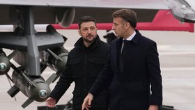 Zelenskyj vyrazil do Francie, Ukrajina chce koupit bojové letouny Rafale (17.11.2025)