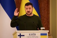 ONLINE: Zelenskyj je vděčný USA za pomoc pro Ukrajinu. Zmínil „dějiny na správné cestě“