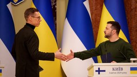 Ukrajinský prezident Volodymyr Zelenskyj přivítal finského prezidenta Alexandra Stubba