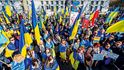 Útoky Donalda Trumpa a J. D. Vance na Zelenského vyvolaly projevy nesouhlasu v celé Evropě. Snímek zachycuje protestní shromáždění v Londýně. Útoky Donalda Trumpa a J. D. Vance na Zelenského vyvolaly projevy nesouhlasu v celé Evropě. Snímek zachycuje protestní shromáždění v Londýně.