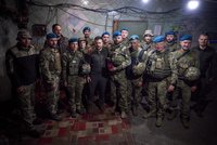 ONLINE: Ukrajinci už cvičí na stíhačkách F-16. A Zelenskyj navštívil vojáky na frontě