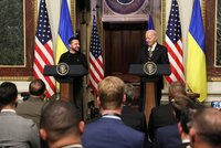 Bílý dům radí změnu strategie? Ukrajinci mají víc bránit. Staví už nové dračí zuby