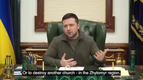 Zůstávám v Kyjevě, neschovávám se. Ukrajinský prezident Zelenskyj zveřejnil video z prezidentského paláce (8. 3. 2022)