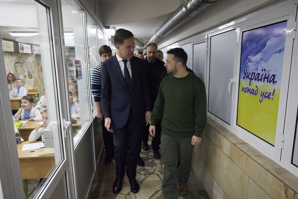 Ukrajinu dnes navštívil i premiér Nizozemska&#38;nbsp;Mark Rutte. Přivítal ho Volodymyr Zelenskyj (1. 3. 2024)