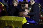 Volodymyr Zelenskyj a Olena Zelenská se zúčastnili pohřbu pracovníků ministerstva vnitra, kteří zahynuli při havárii letadla