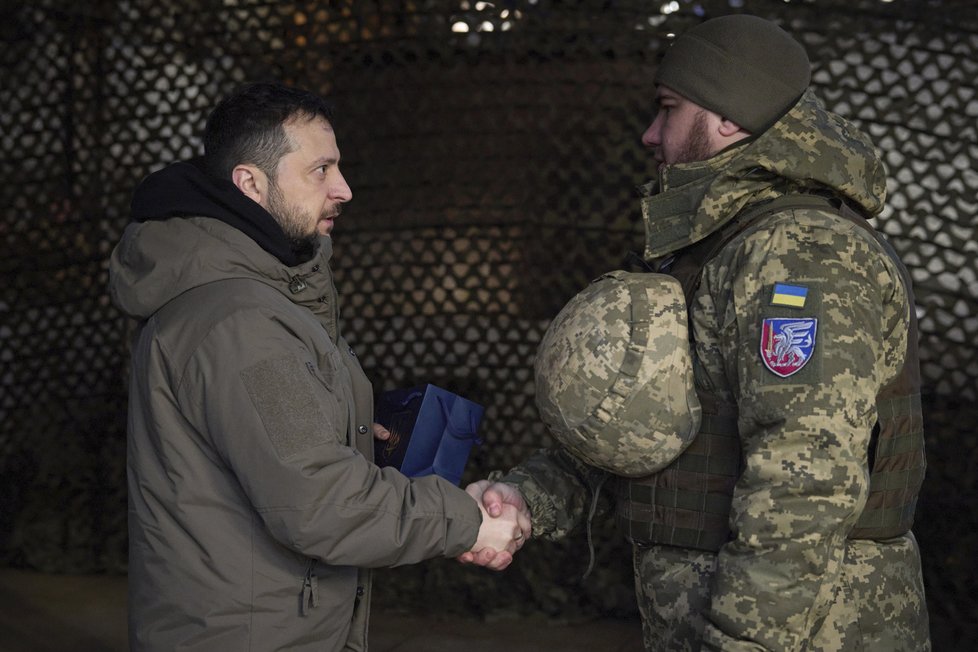 Ukrajinský prezident Volodymyr Zelenskyj ná návštěvě Slovjansku na východě Ukrajiny.