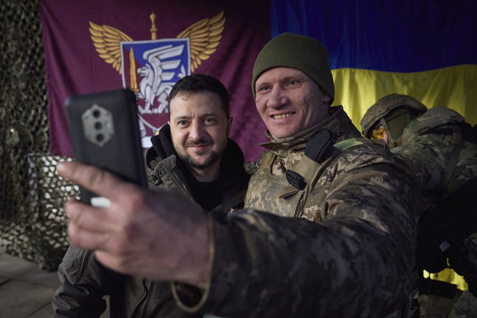 Ukrajinský prezident Volodymyr Zelenskyj ná návštěvě Slovjansku na východě Ukrajiny.