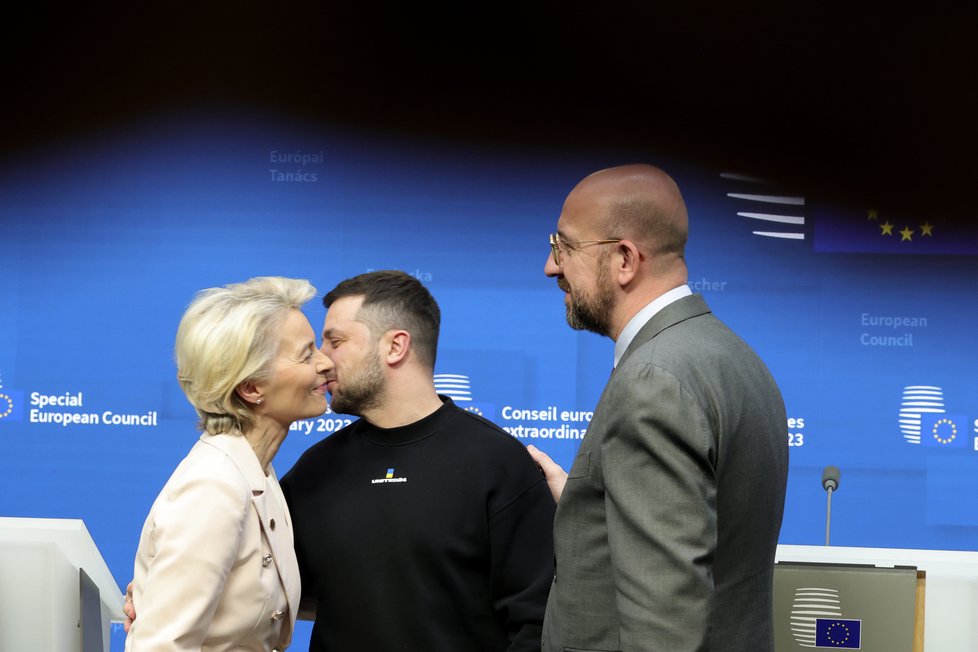 Summit v Bruselu: Ursula von der Leyenová, Volodymyr Zelenskyj a Charles Michel (9. 2. 2023)