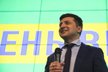 Volodymyr Zelenskyj vyhrál první kolo ukrajinských prezidentských voleb 2019