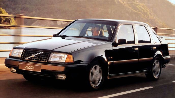Pětidveřový hatchback Volvo 440 se v nizozemském Bornu začal vyrábět v roce 1987. Pětidveřový hatchback Volvo 440 se v nizozemském Bornu začal vyrábět v roce 1987.