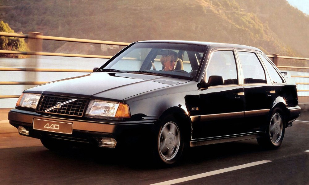 Pětidveřový hatchback Volvo 440 se v nizozemském Bornu začal vyrábět v roce 1987.