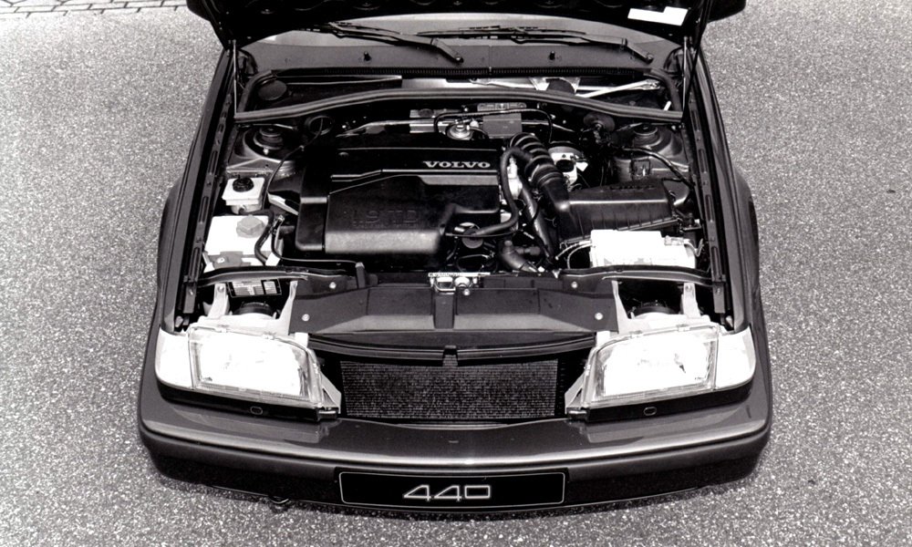 Volvo 440 Turbodiesel se od roku 1994 nabízelo se vznětovým motorem Renault, který měl s objemem 1870 cm3 nejvyšší výkon 90 k (66 kW).