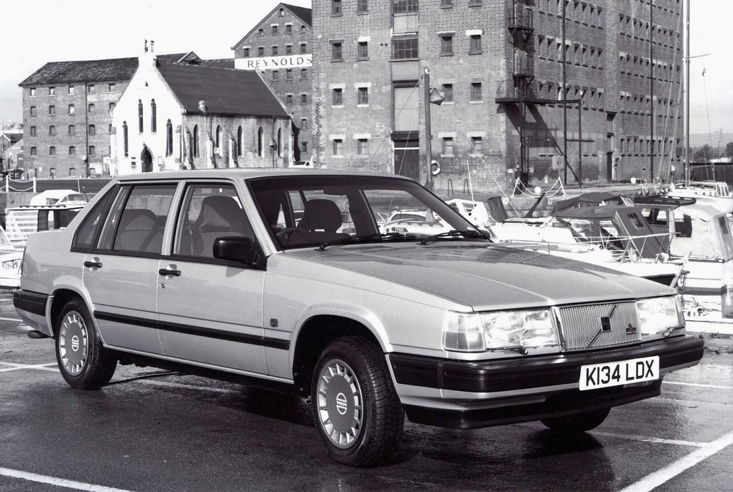 Volvo 940 (1990)