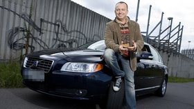 Čím jezdí Karel Voříšek: Volvo S80  Cena: cca 1 000 000 Kč  Nadstandardní výbava: automatická převodovka, výbava v kůži