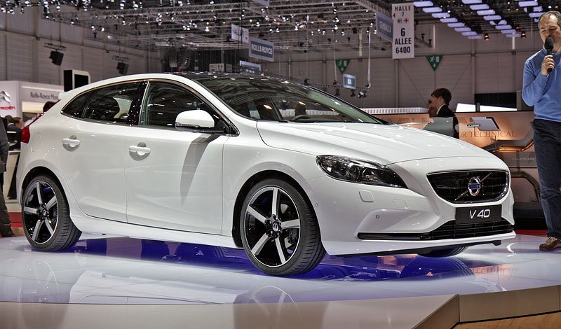 Ženeva živě: Volvo V40