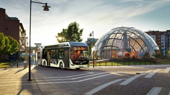 Volvo Buses úspěšně testuje kloubové elektrické autobusy 