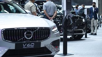 Známá evropská automobilka se propadla do miliardové ztráty a propustí 2500 lidí Známá evropská automobilka se propadla do miliardové ztráty a propustí 2500 lidí