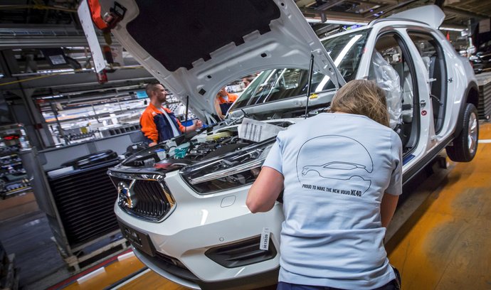 Výroba automobilů Volvo (ilustrační foto)