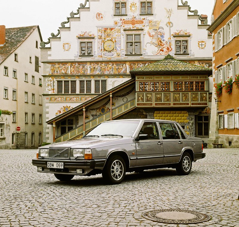 Volvo 700